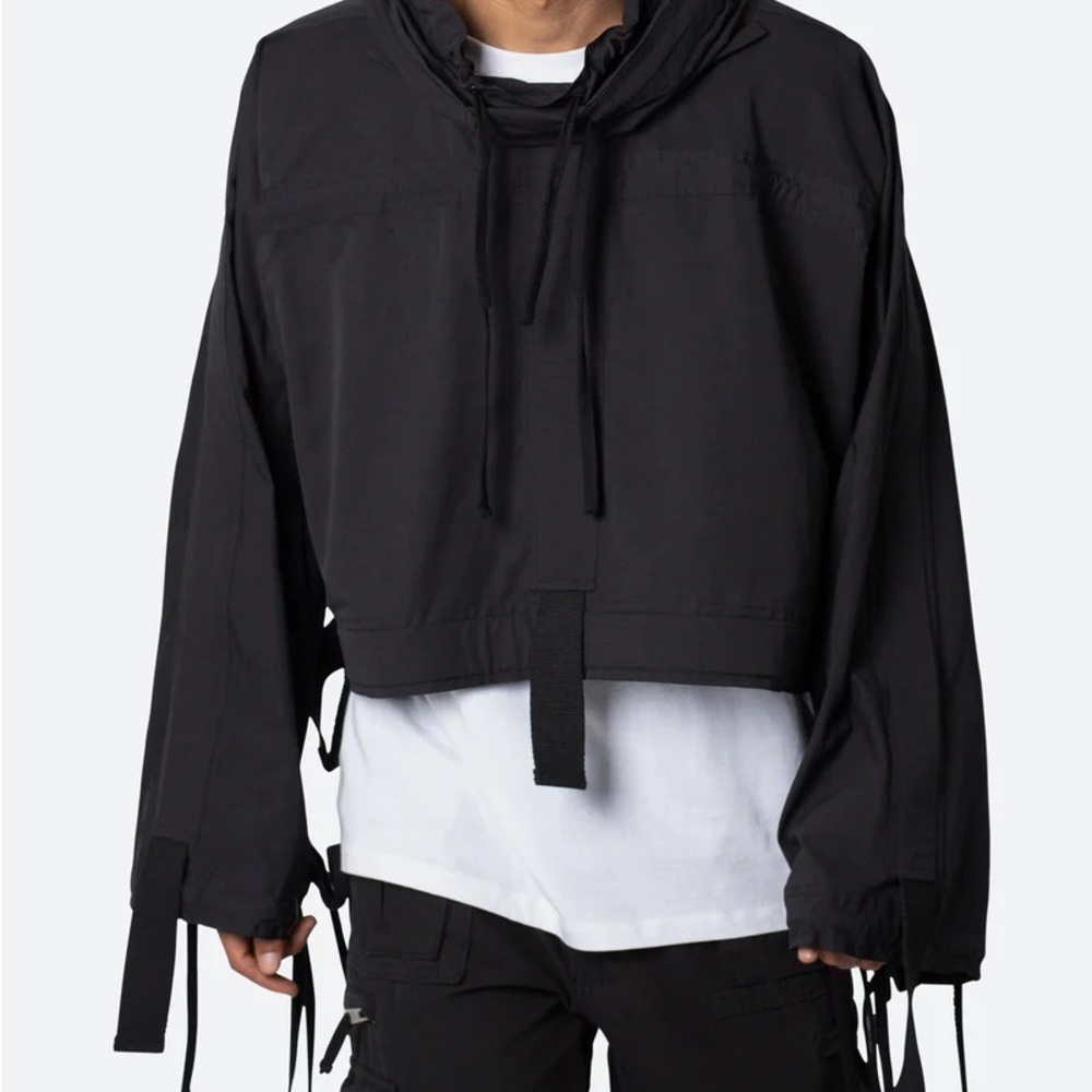 CROPPED STRAPPY JACKET
BLACK